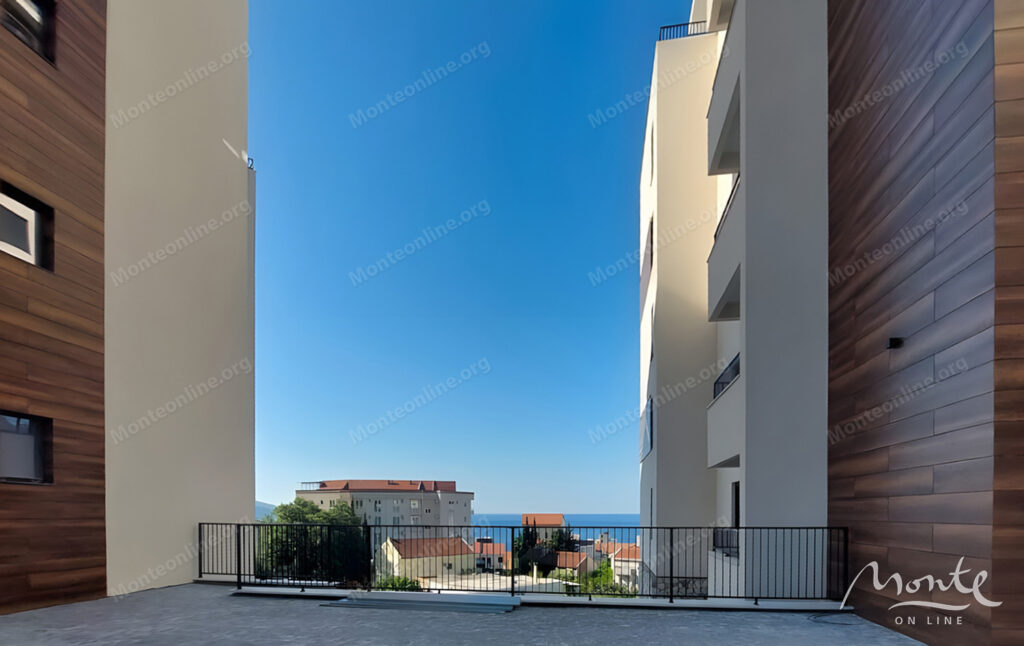 New apartment with 1 bedroom, terrace and garage space in Becici 13