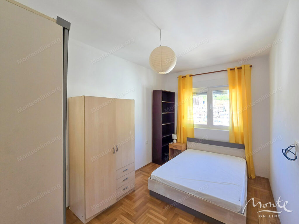 penthaus s 3 spalnyami vidom na more i garazhnym mestom v budve 05