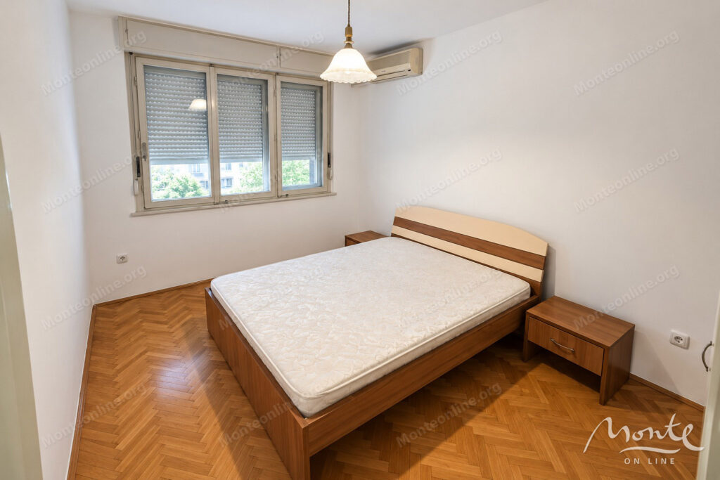 spacious apartment with 1 bedroom and a terrace in Preko Morace Podgoricza 04