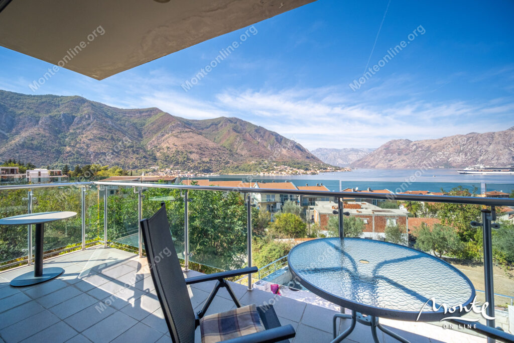 prostornaya kvartira s panoramnym vidom na boka kotorskij zaliv v dobrote kotor 01