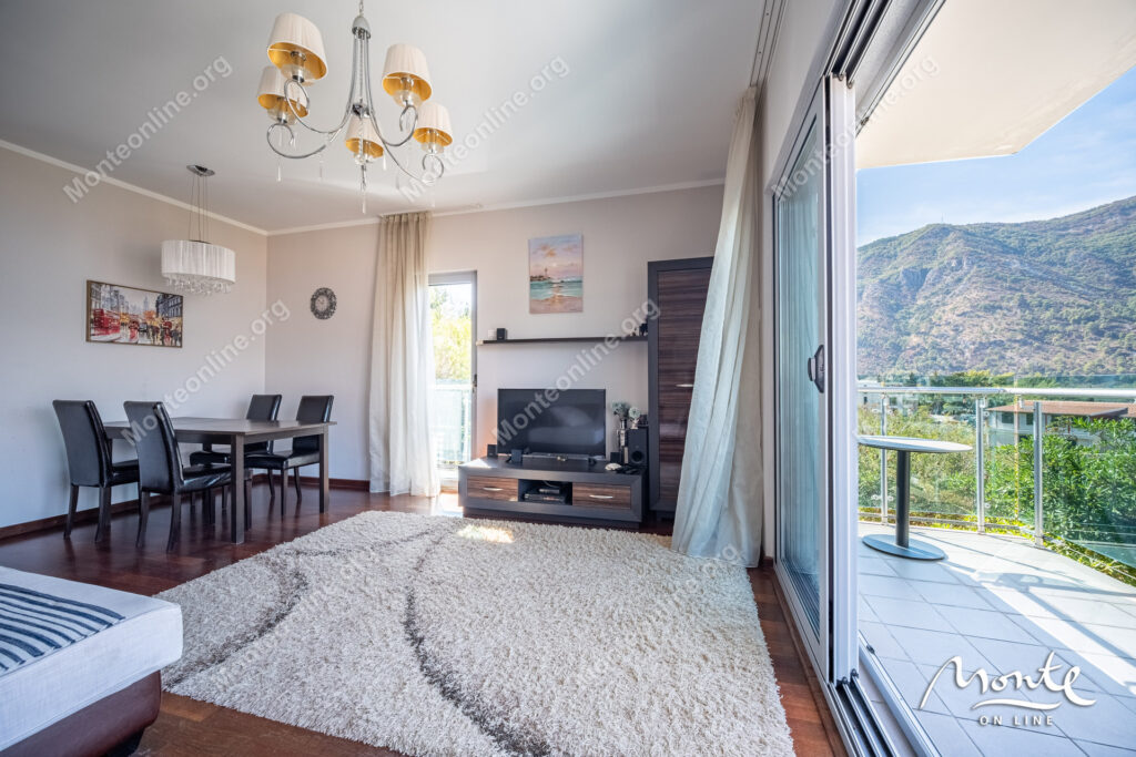 prostornaya kvartira s panoramnym vidom na boka kotorskij zaliv v dobrote kotor 04