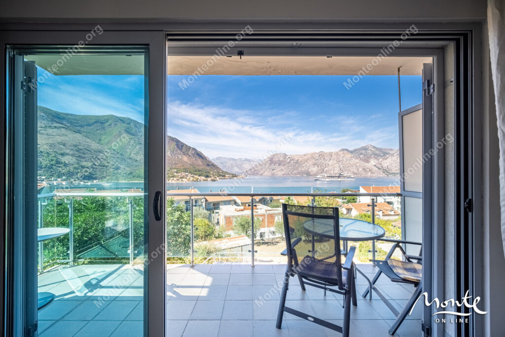prostornaya kvartira s panoramnym vidom na boka kotorskij zaliv v dobrote kotor 08