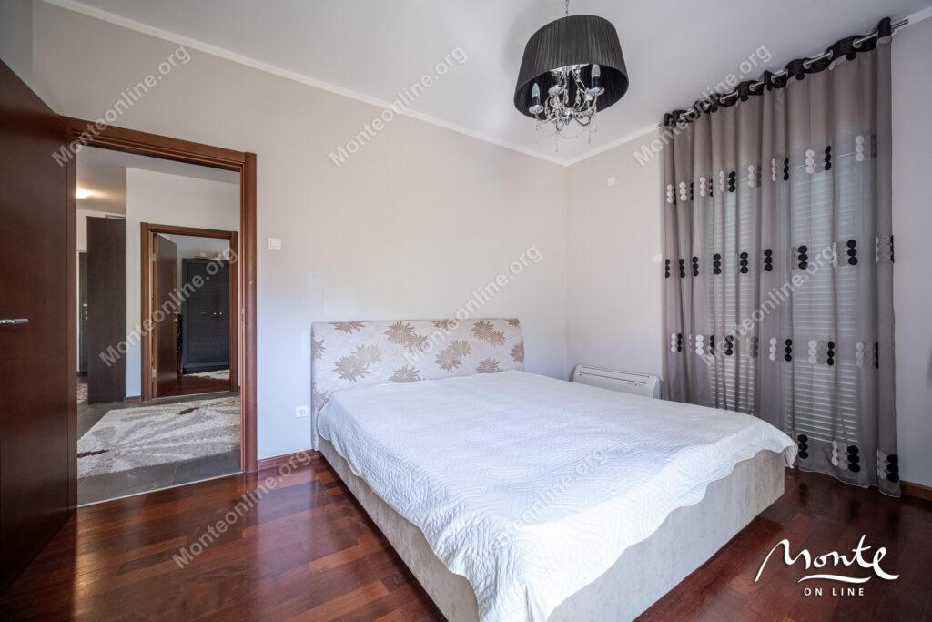 prostornaya kvartira s panoramnym vidom na boka kotorskij zaliv v dobrote kotor 10