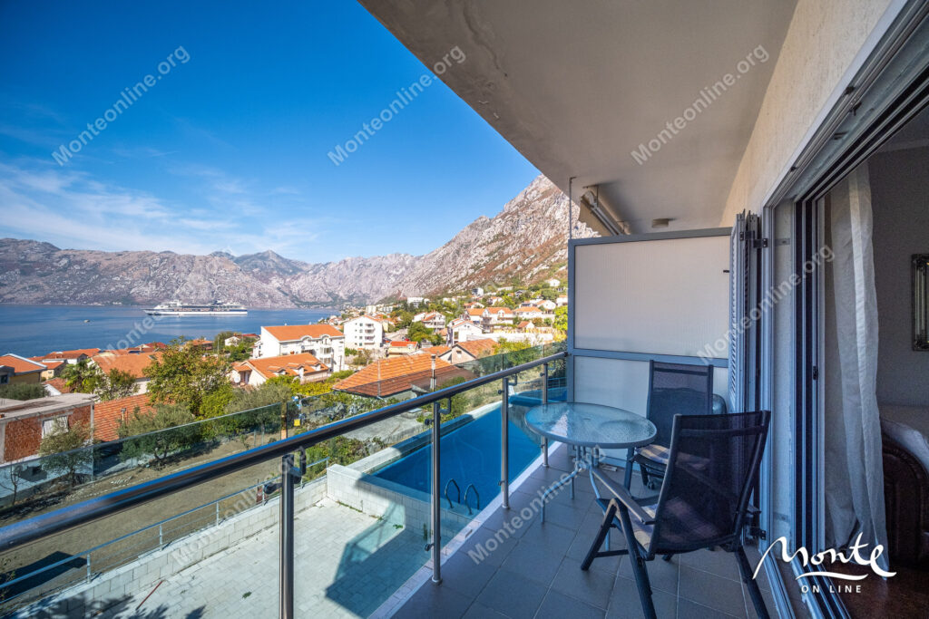 prostornaya kvartira s panoramnym vidom na boka kotorskij zaliv v dobrote kotor 24