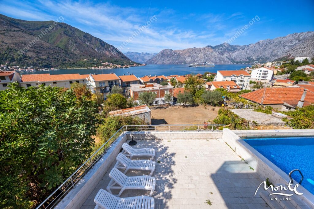 prostornaya kvartira s panoramnym vidom na boka kotorskij zaliv v dobrote kotor 25