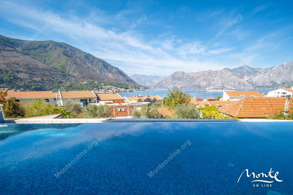 prostornaya kvartira s panoramnym vidom na boka kotorskij zaliv v dobrote kotor 28