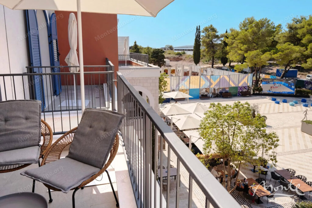 prostornye apartamenty s 1 spalnej v lustica bay centrale 10