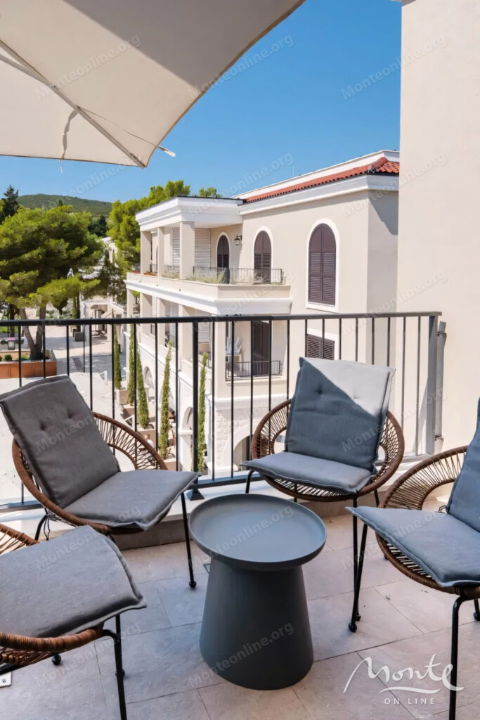 prostornye apartamenty s 1 spalnej v lustica bay centrale 11