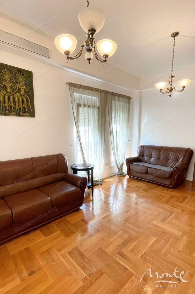 svetlaya kvartira s 2 spalnyami v komplekse s bassejnom budva podmajne 06