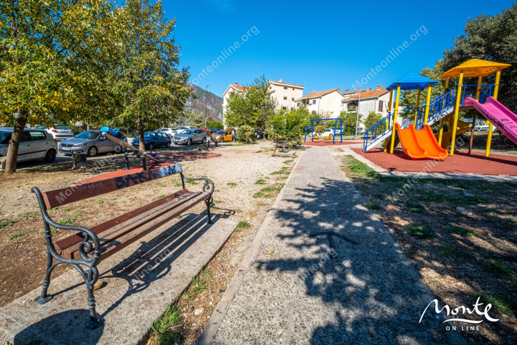 uyutnaya kvartira s 1 spalnej i nebolshim uchastkom v dobrote kotor 24