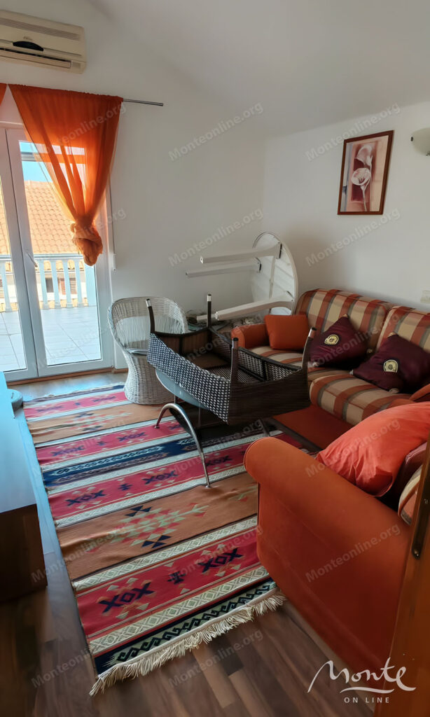 uyutnyj dom s panoramnym vidom na more v krashichah tivat 04