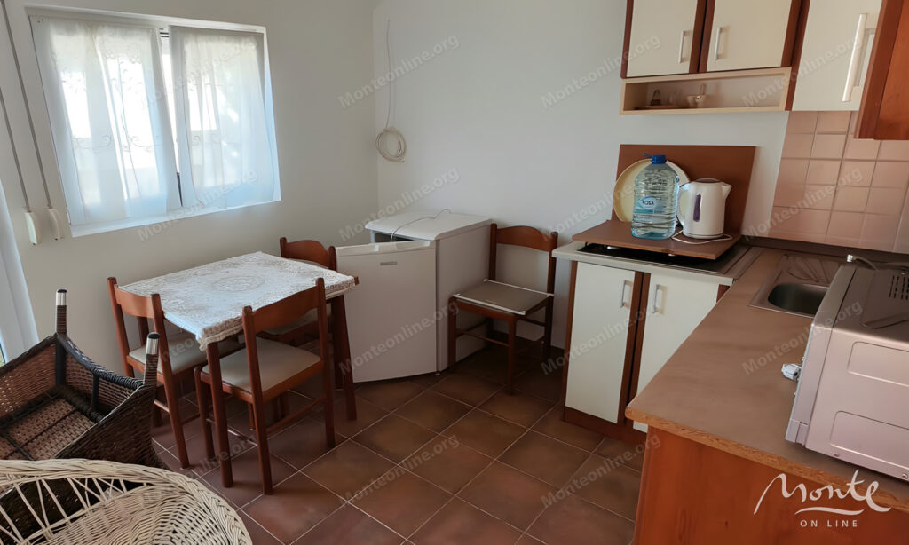uyutnyj dom s panoramnym vidom na more v krashichah tivat 06