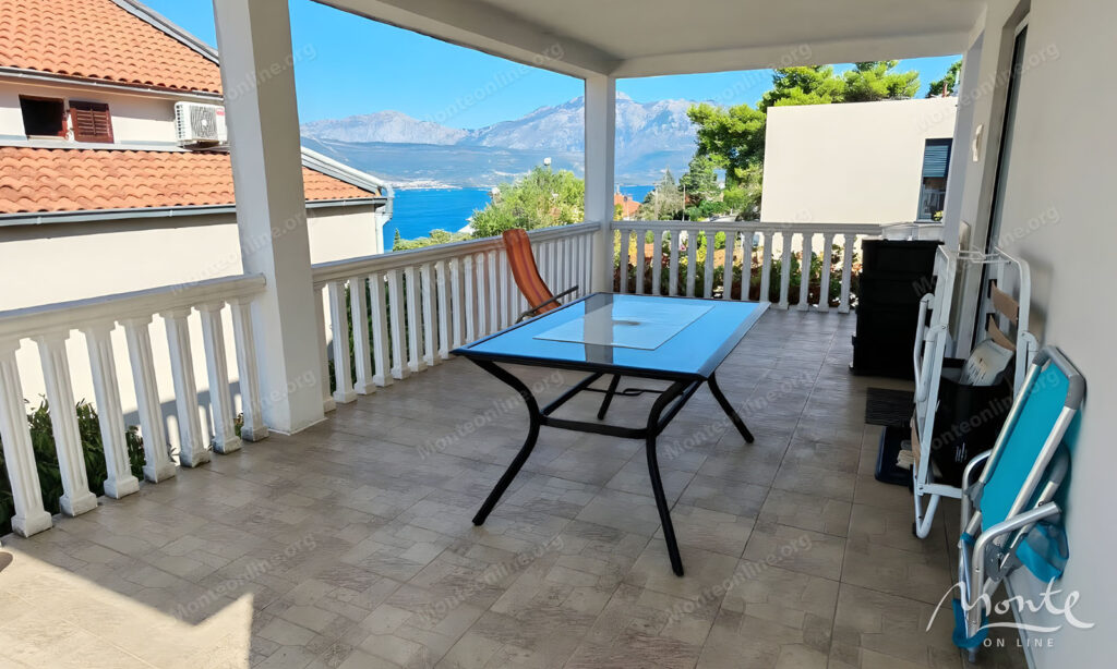 uyutnyj dom s panoramnym vidom na more v krashichah tivat 13