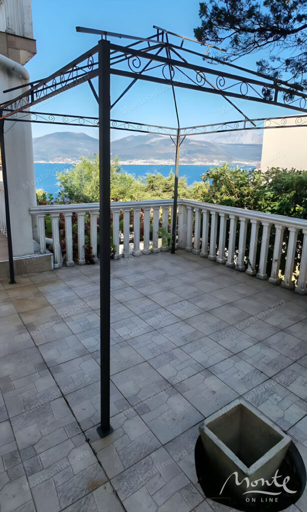 uyutnyj dom s panoramnym vidom na more v krashichah tivat 14