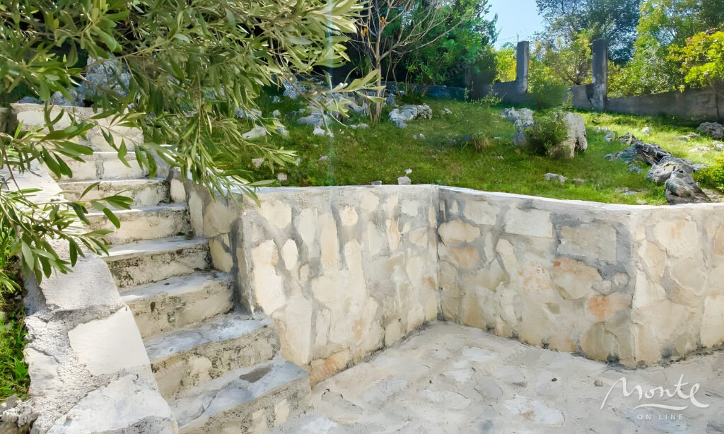 uyutnyj dom s panoramnym vidom na more v krashichah tivat 15