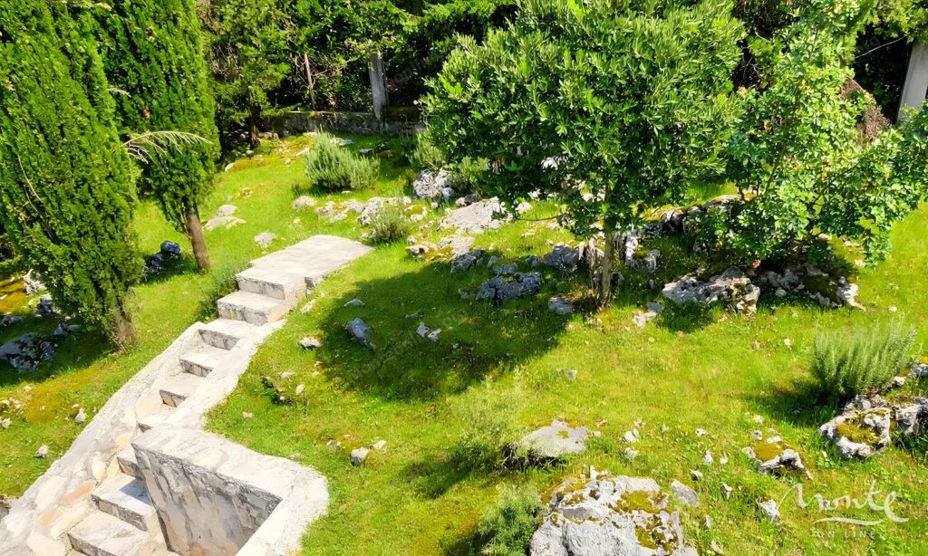 uyutnyj dom s panoramnym vidom na more v krashichah tivat 16
