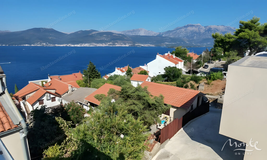 uyutnyj dom s panoramnym vidom na more v krashichah tivat 18