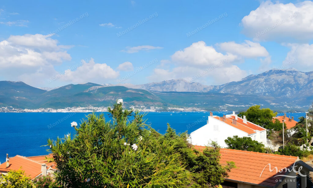 uyutnyj dom s panoramnym vidom na more v krashichah tivat 20